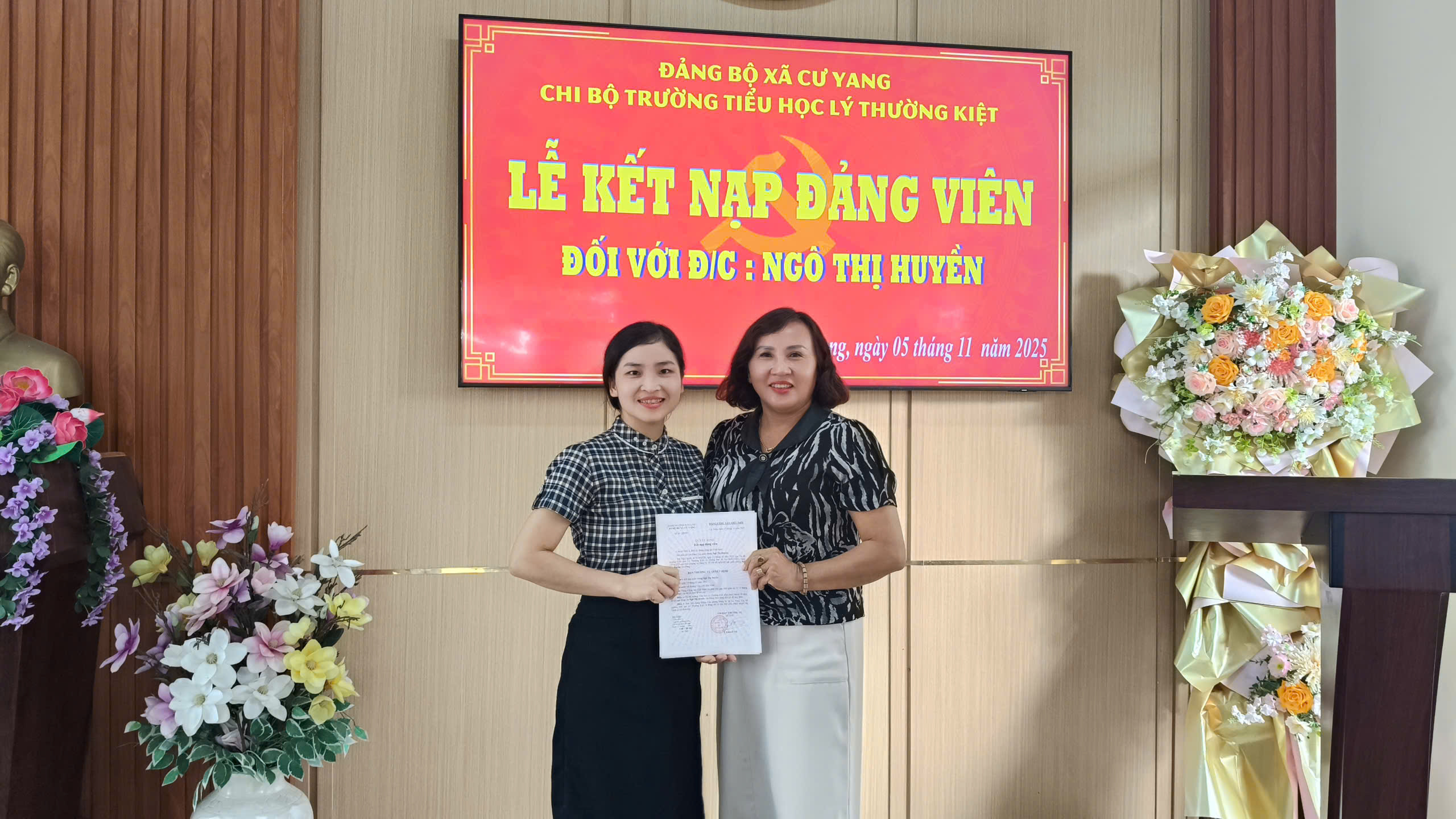 🌟 Chi Bộ Trường Tiểu học Lý Thường Kiệt: Trang Trọng Tổ Chức Lễ Kết Nạp Đảng Viên Mới 🌟